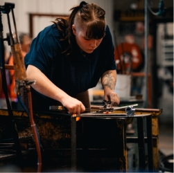 La verrerie-cristallerie de Passavant la Rochère conserve un savoir-faire séculaire traditionnel